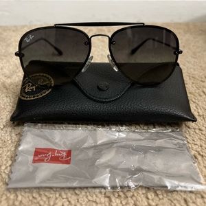 Rayban black rimless aviators! 🕶❤️‍🔥